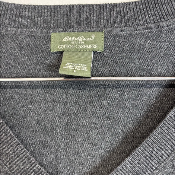 Eddie Bauer Women’s Cotton Cashmere V-neck Sweater size L - Picture 3 of 3